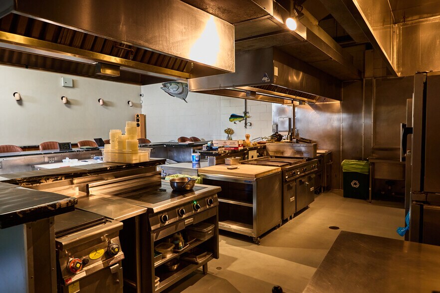 More Photos Of 272-280 Seigel St, Brooklyn Restaurant For Lease