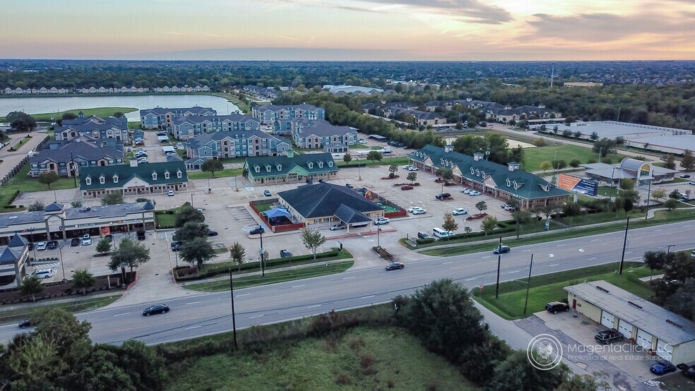 More Photos Of 7918 Broadway St, Pearland Unknown For Lease