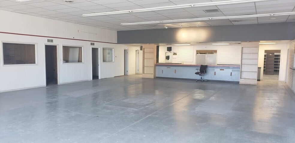 More Photos Of 3701 W Highway 30, Fremont General Retail For Lease