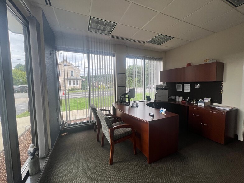 More Photos Of 71 Boston Post East Rd E, Marlborough Freestanding For Lease