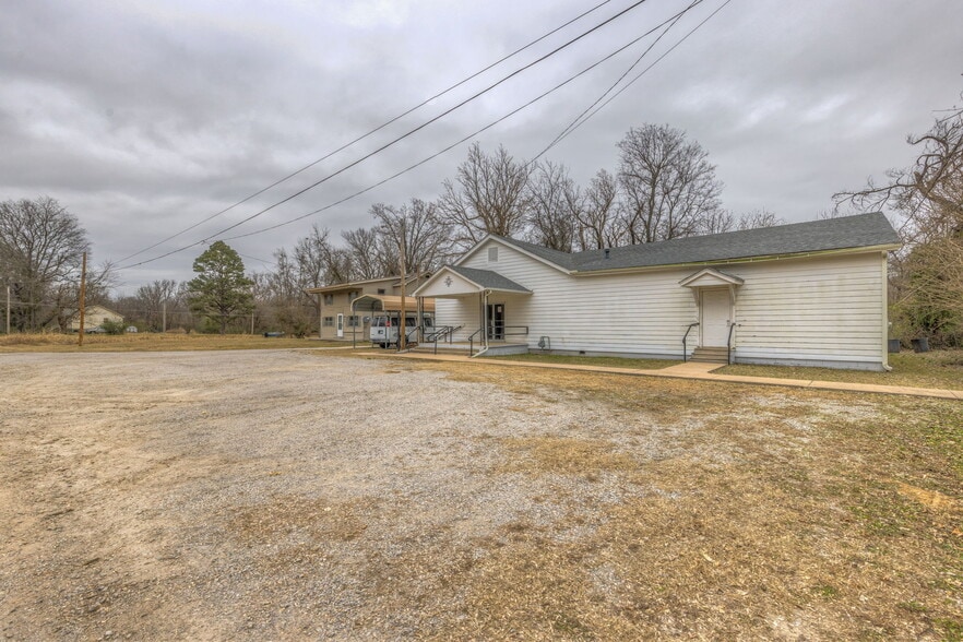 More Photos Of 207 S Bixby St, Coweta Religious Facility For Sale