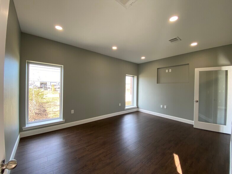 More Photos Of 5490 Washington Blvd, Beaumont Office For Lease