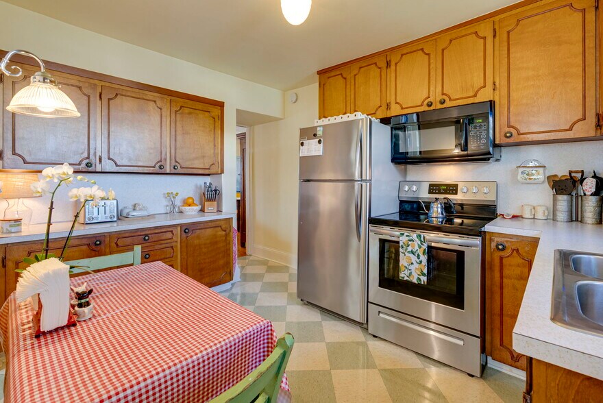 More Photos Of 5254 SE 74th Ave, Portland Flex For Sale