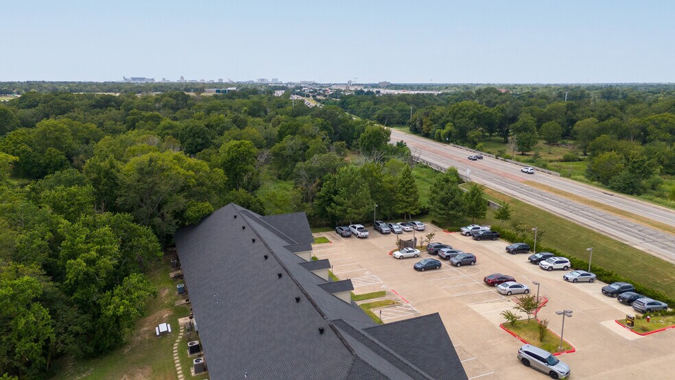More Photos Of 3030 University Dr E, College Station Medical For Lease