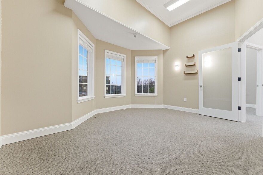 More Photos Of 311 S Royal Oaks Blvd, Franklin Medical For Sale