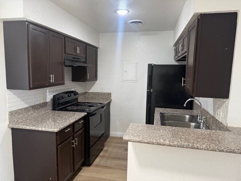 More Photos Of 900-1208 E Carey Ave, North Las Vegas Apartments For Sale