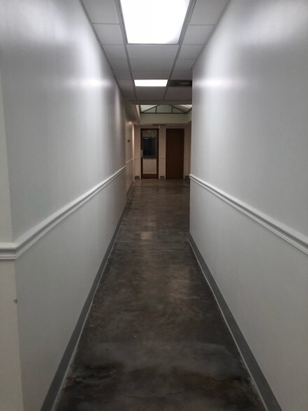 More Photos Of 2021 Tyler St, Hollywood Office For Lease