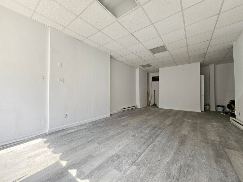 More Photos Of 935-937 W Walnut St, Allentown Storefront Retail Residential For Lease