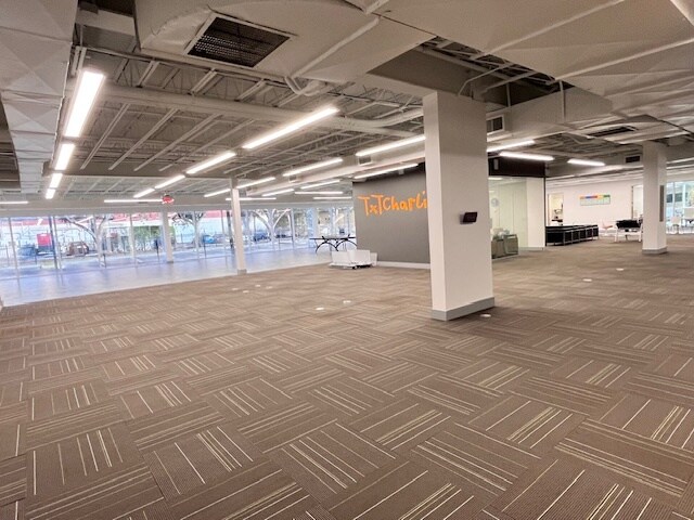 More Photos Of 300 Oakwood Ln, Hollywood Flex For Sale