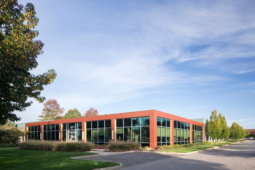 More Photos Of 360 Motor Pky, Hauppauge Medical For Lease