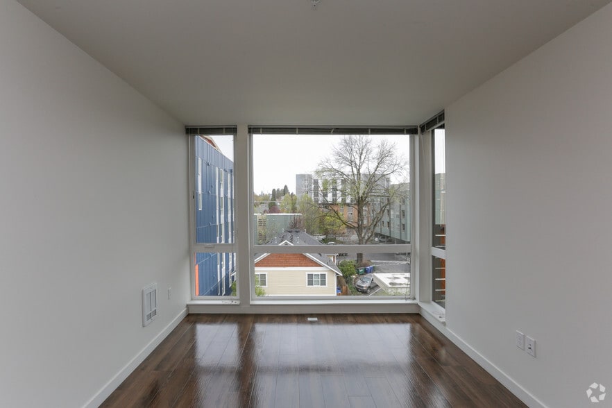 More Photos Of 900 NE 65th St, Seattle Apartments For Lease
