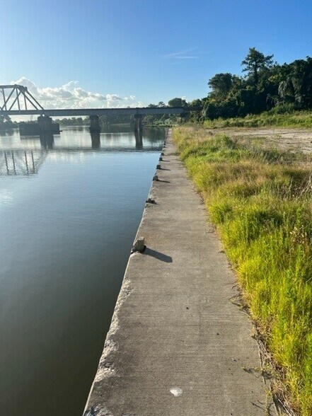 More Photos Of 726 Shields St, Channelview Land For Lease