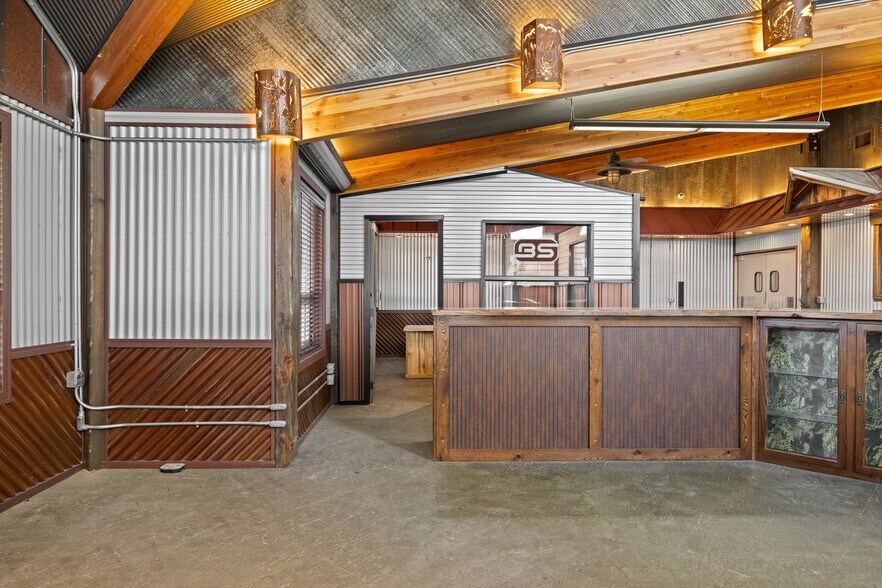 More Photos Of 6797 E Wildcat Rd, Evansville Warehouse For Sale