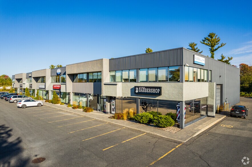 Primary Photo Of 25-31 Boul de la Seigneurie E, Blainville Office For Lease