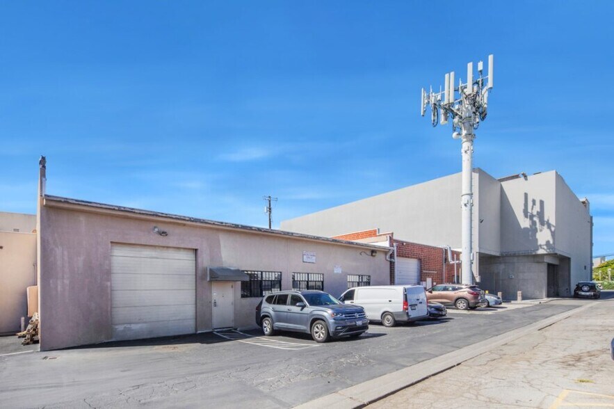 More Photos Of 2222 S Barrington Ave, Los Angeles Industrial For Lease