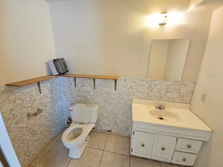 More Photos Of 3829 Rising Sun Rd, Bullhead City Distribution For Lease