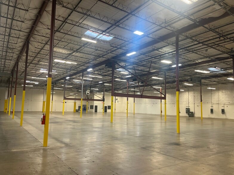 More Photos Of 2214 Braker Ln, Austin Distribution For Lease