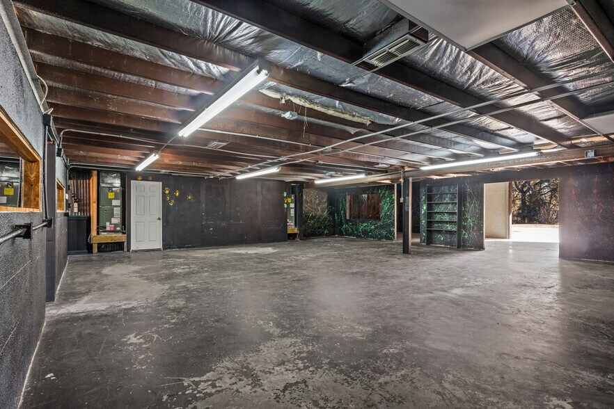 More Photos Of 802 E Main St, Omaha Flex For Sale