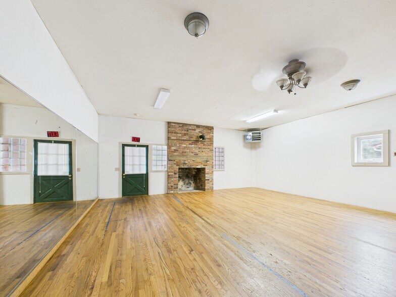 More Photos Of 40 E Genesee St, Auburn Storefront Retail Residential For Lease