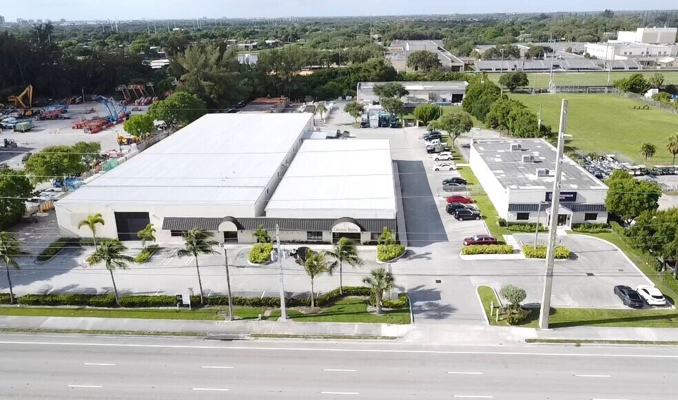More Photos Of 3308 W 45th St, West Palm Beach Showroom For Lease