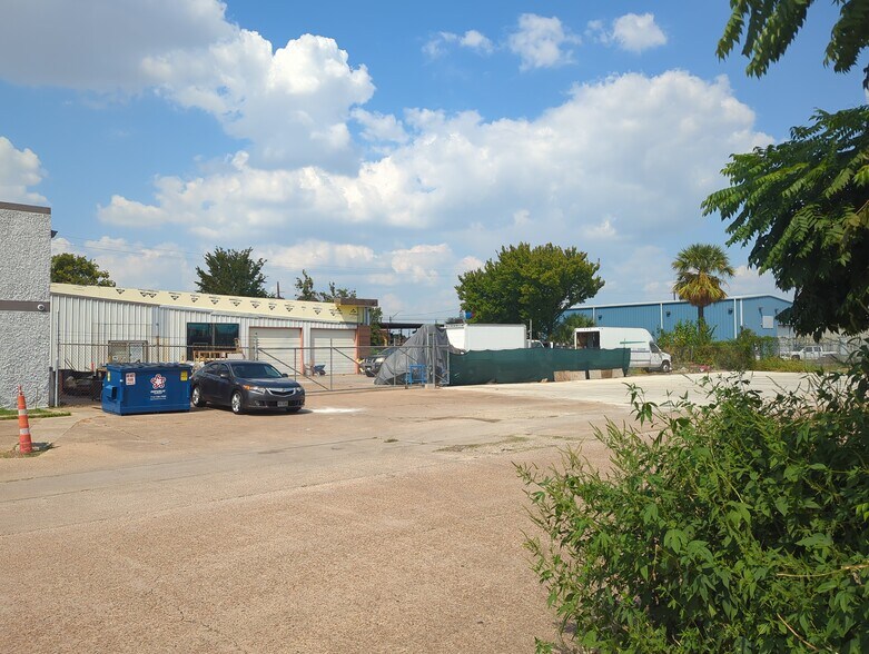 More Photos Of 513 Illinois St, South Houston Industrial For Sale