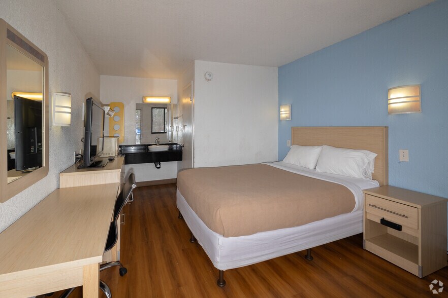More Photos Of 2738 N Monroe St, Tallahassee Hotel For Sale