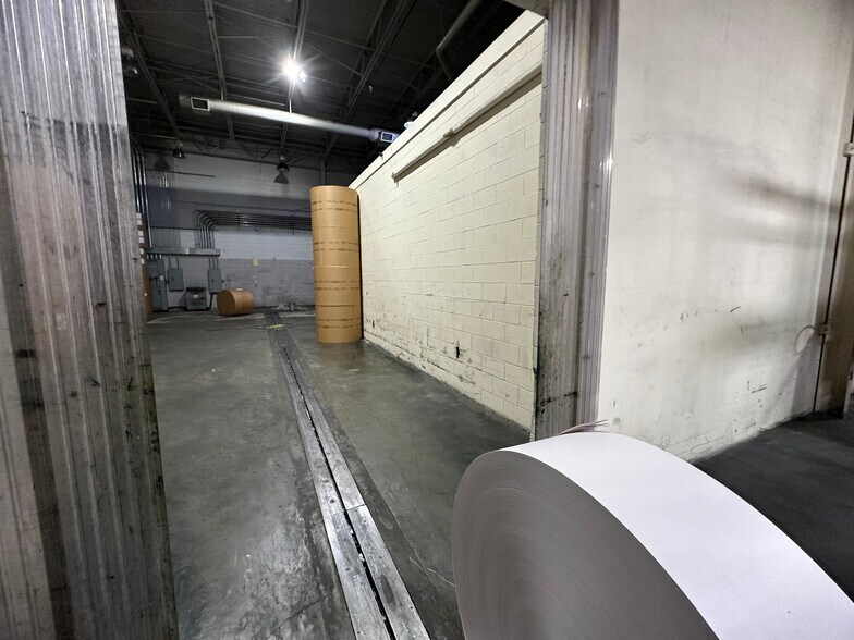 More Photos Of 311 W Central, Valdosta Manufacturing For Sale