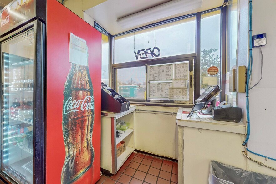 More Photos Of 2130-2301 Chelwood Park Blvd NE, Albuquerque Fast Food For Lease