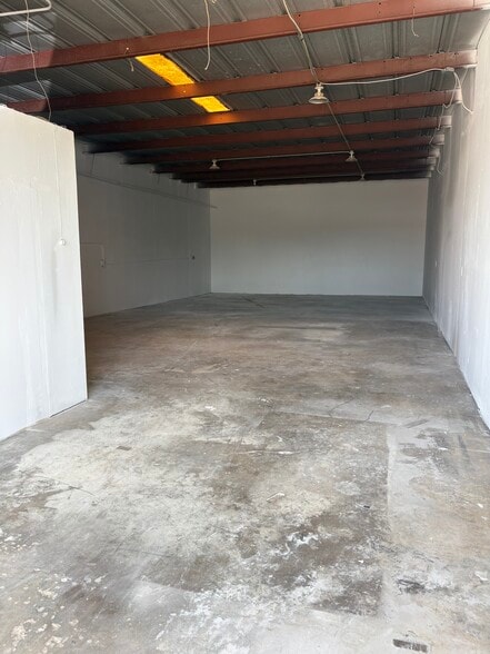 More Photos Of 7999 Hansen Rd, Houston Unknown For Lease