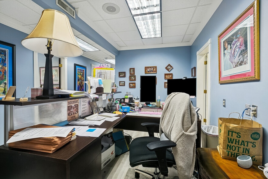 More Photos Of 2309 N Hullen St, Metairie Serviced Offices For Sale