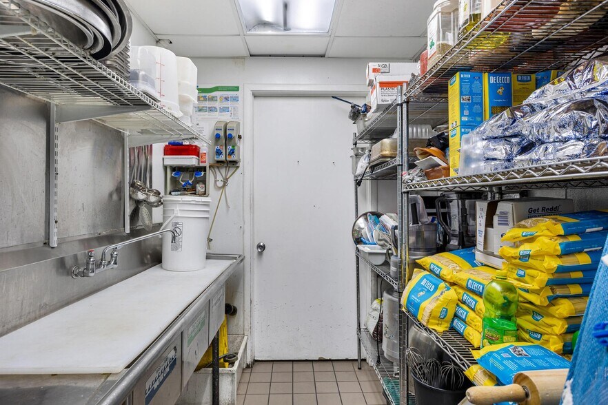 More Photos Of 5840 SW 71st St, South Miami Restaurant For Lease