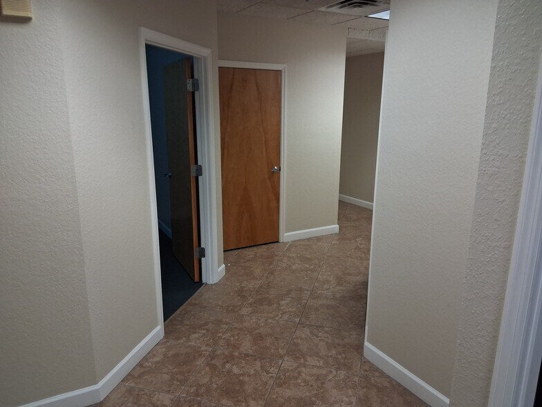 More Photos Of 5218 4th Avenue Cir E, Bradenton Medical For Lease