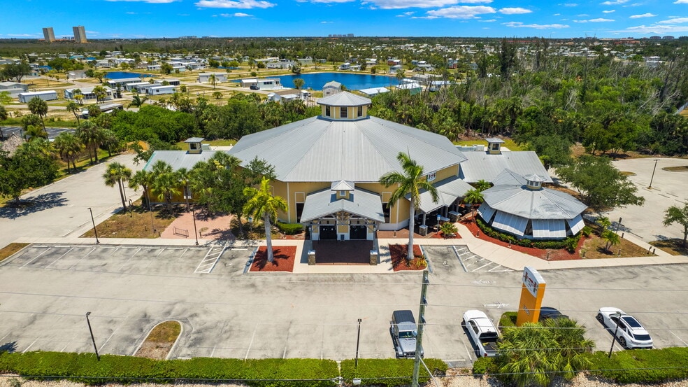 More Photos Of 17650 San Carlos Blvd, Fort Myers Supermarket For Sale