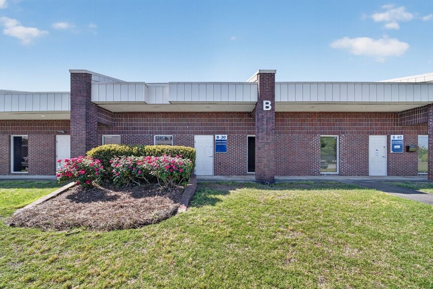 More Photos Of 500 18th St, Columbus Medical For Lease
