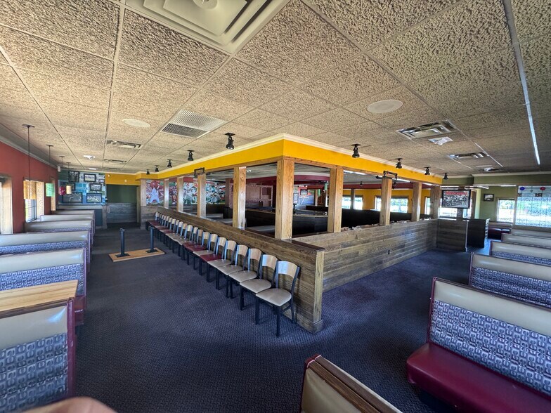 More Photos Of 3953 W Sunset Ave, Springdale Restaurant For Lease