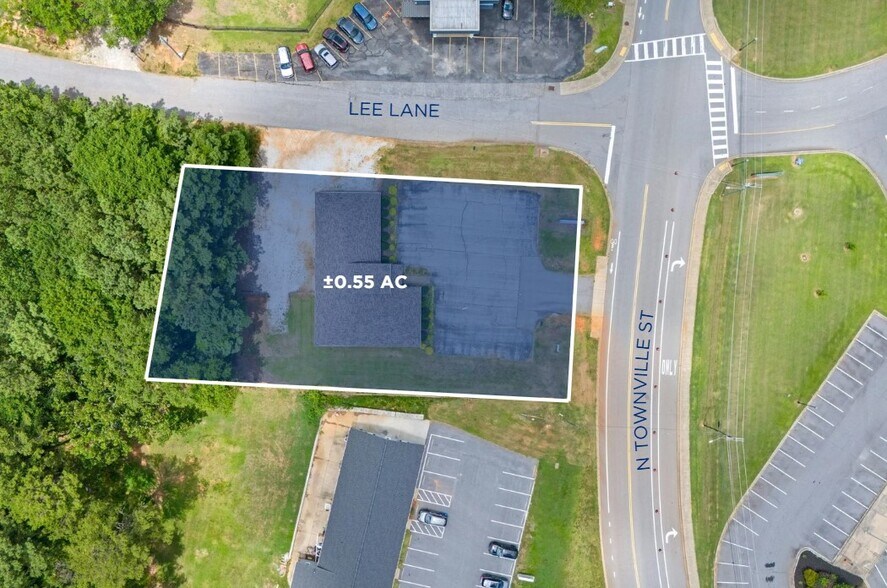 More Photos Of 735 N Townville St, Seneca Medical For Lease