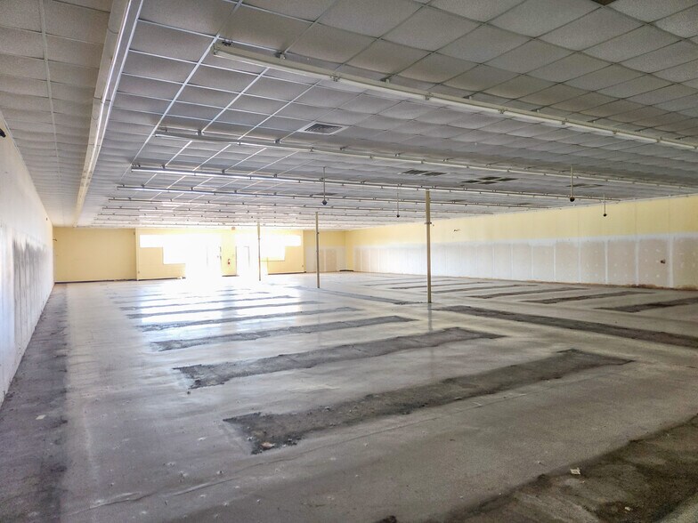 More Photos Of 13115 N Wintzell Ave, Bayou La Batre Freestanding For Sale
