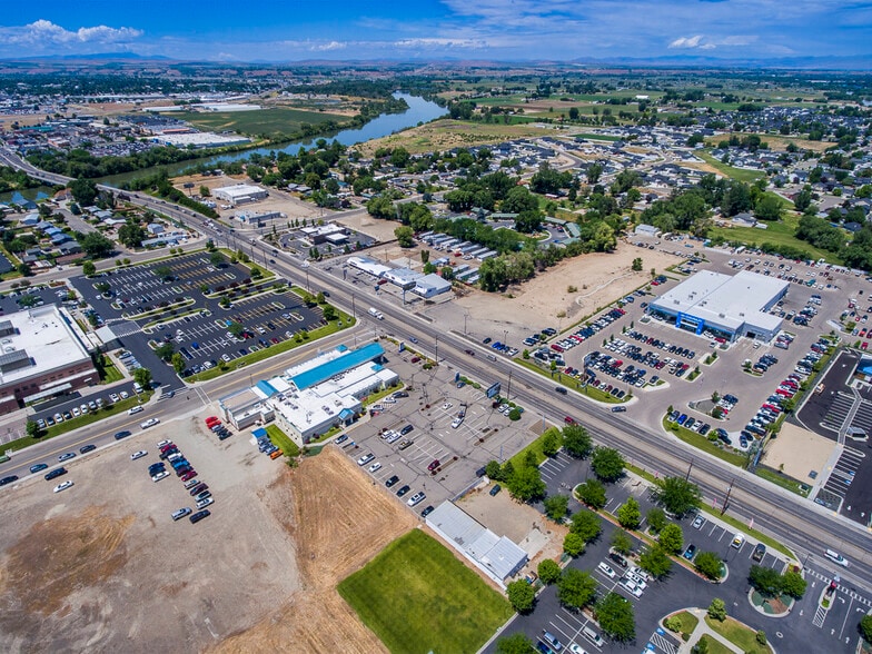 More Photos Of 1010 NW 16th St, Fruitland Auto Repair For Sale