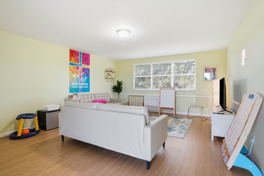 More Photos Of 8075 Lone Star Rd, Jacksonville Religious Facility For Sale