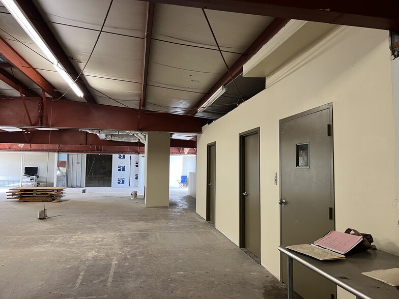 More Photos Of 1112 N Frazier St, Conroe Freestanding For Sale