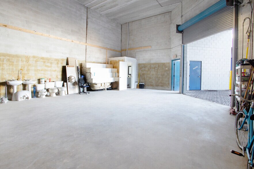 More Photos Of 14200-14238 SW 136th St, Miami Light Manufacturing For Sale