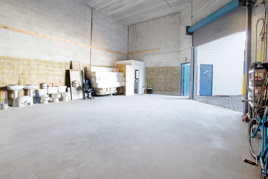 More Photos Of 14200-14238 SW 136th St, Miami Light Manufacturing For Sale