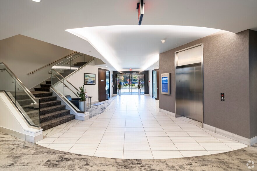 More Photos Of 2820 Waterford Lake Dr, Midlothian Office For Lease