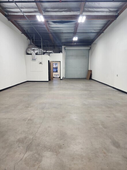 More Photos Of 2005 Raymer Ave, Fullerton Warehouse For Lease