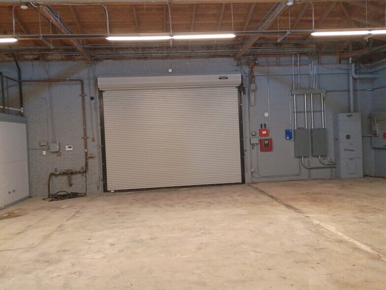 More Photos Of 712 Fulton St, Fresno Storefront For Lease