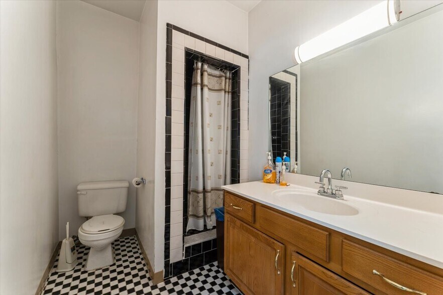 More Photos Of 13210 Hillside Ave, Richmond Hill Storefront Retail Office For Sale