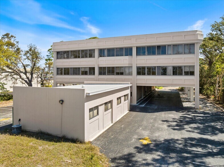 More Photos Of 7820 S Holiday Dr, Sarasota Office For Lease