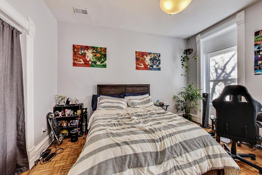 More Photos Of 2965 N Lincoln Ave, Chicago Storefront Retail Residential For Sale