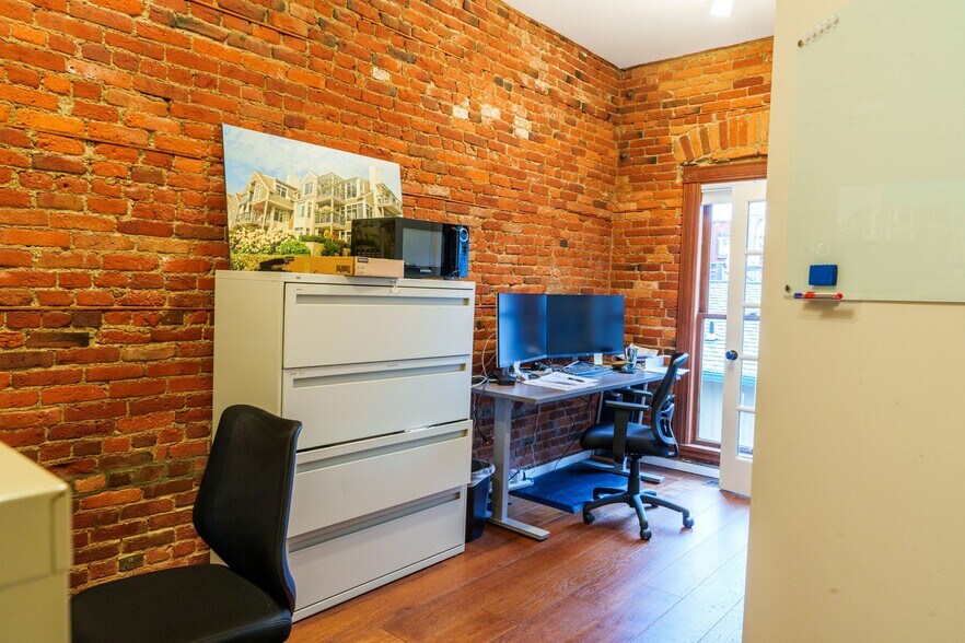 More Photos Of 1410 11th St, Bellingham Office For Lease