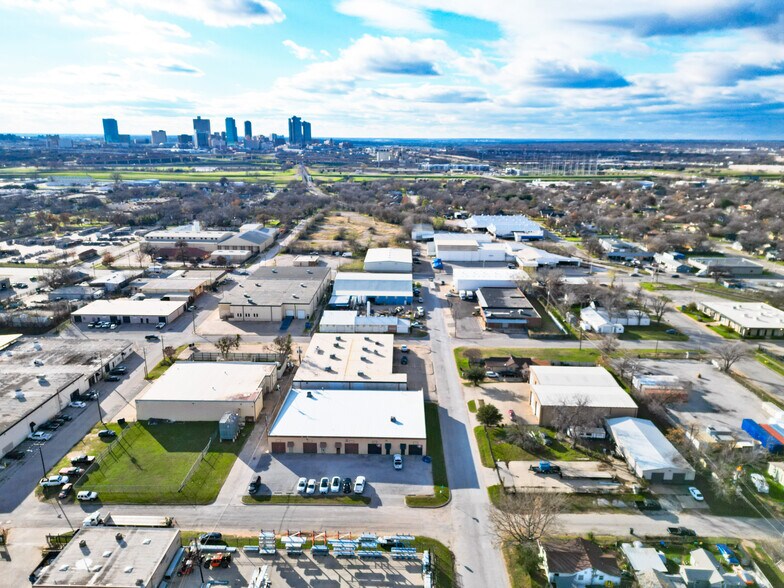 More Photos Of 3300 Lawnwood St, Fort Worth Warehouse For Sale